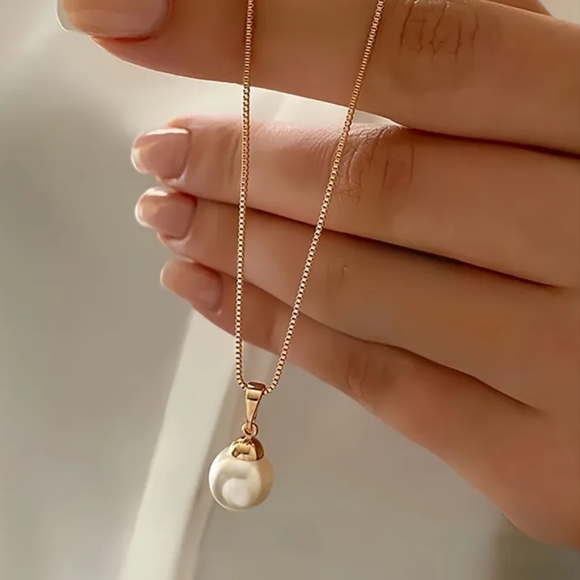 Anthropologie Jewelry - 18 KT Gold Over Titanium Pearl Necklace